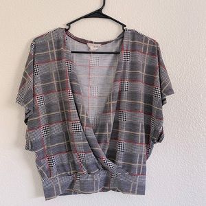 Cross Pattern Crop Top